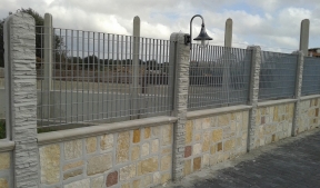 recinzione con pannelli tipo orsogrill | Artifacts | Manufatti in Cemento